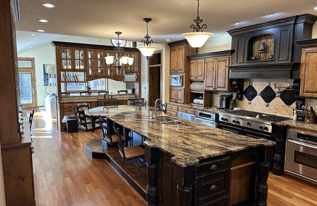 6 bedroom 5 bathroom kearney NE house huge kitchen and theatre.