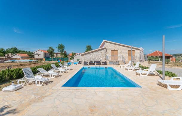 6 bedroom accommodation in Biograd na moru