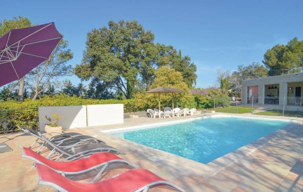 6 bedroom accommodation in Aubais