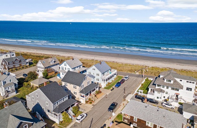 6 Bedroom house steps from the sandy beach