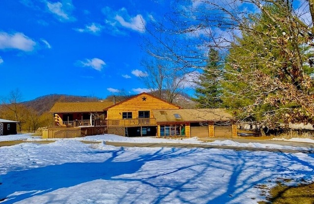 6 Bedroom Village Creek Lodge w/ Pool & Hot Tub Jacuzzi