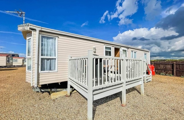6 berth caravan nearby Hunstanton beach front in Norfolk ref 13019L