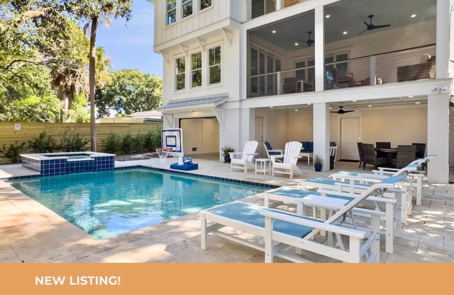 6 BR Home w/Pool Close to Ocean | Chef's Kitchen