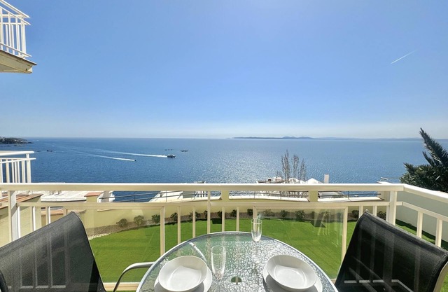 6. Incredible views of the Bay of Roses, garden and community pool.