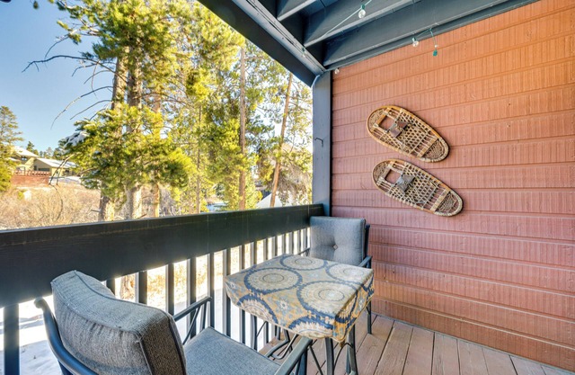 6 Mi to Skiing: Condo w/Balcony in Fraser!