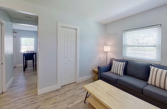 6 Person 1-Bedroom Condo with Waterview Patio Angel's Den - 6 Person 1-Bedroom Condo with Waterview Patio Angel