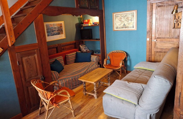 6-person apartment in the heart of the village - 2-star furnished holiday accommodation