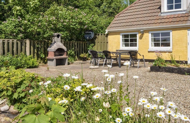 6 person holiday home in Ringkøbing-By Traum