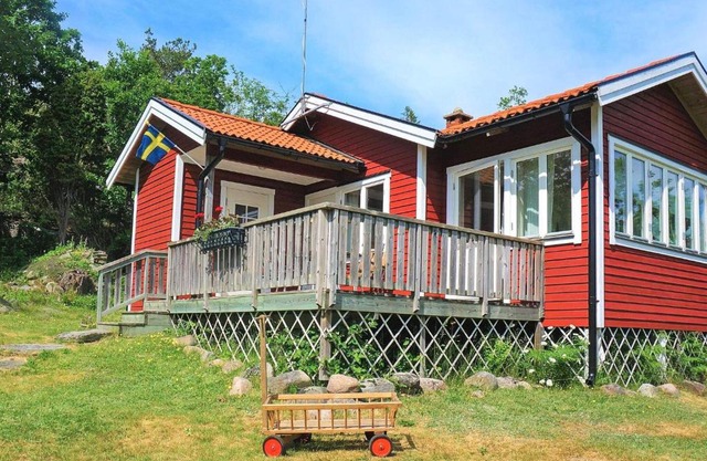 6 person holiday home in UDDEVALLA