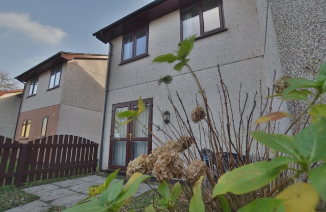 60 Strawberry Hill, Tolroy Manor