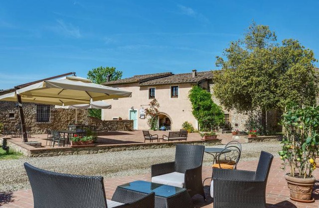 650 m² Farmhouse ∙ 18 bedrooms ∙ 46 guests