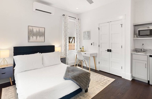697 King A1 · Fresh & Modern 30-Day Rental