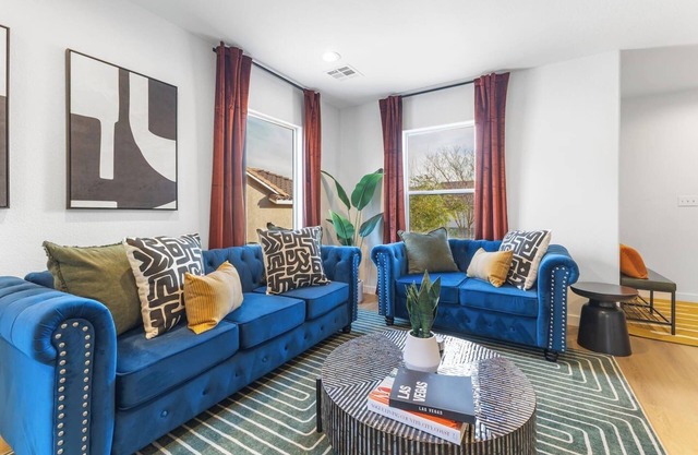 6BDRM Amazing NEON Game Room+Heated Pool -NEW-