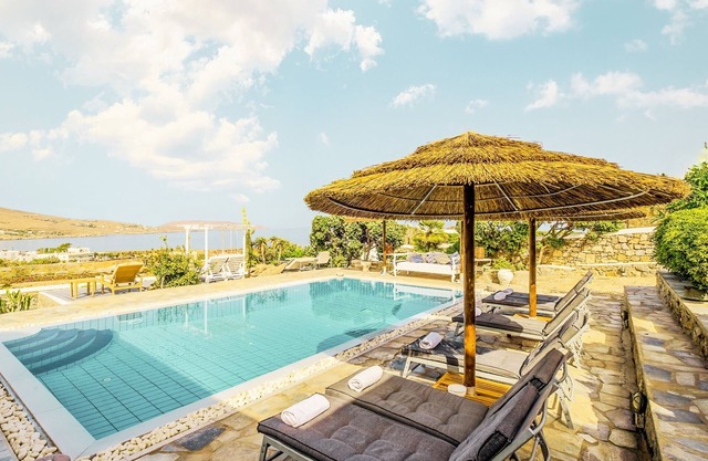 6BR 7BA Exclusive next to the Beach, Large Private Pool Sea & Sun Villa Mykonos