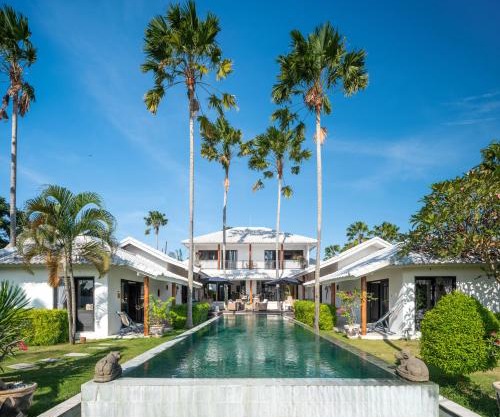 6BR Villa Allegria Canggu - Cook, Lap Pool, BBQ,Near Beach & Finns