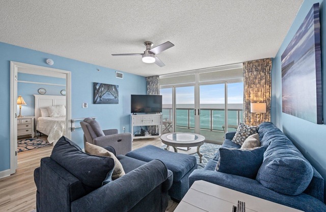 6th floor Oceanfront Condo, Glass panel balcony, 3 beds | Laguna Keyes - 604