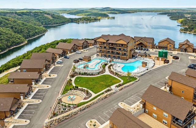 💙 7 BED LAKE HOUSE/GAME RM/GOLDEN TEE/INDOOR & OUTDOOR POOLS/HOT TUB & FIRE PIT