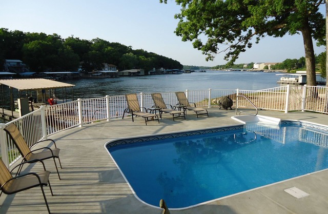 7 Bedroom Home with Private Pool and Private Dock, plus new pickleball court