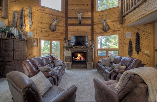 7 Bedroom w/Private Hot Tub 4 Miles from Deadwood!