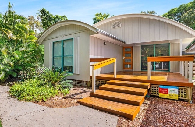 7 Belle Court - Rainbow Shores. Huge Beach House! Pets Welcome. Property not fenced. Ducted aircon