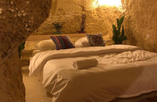 7 Caves Hotel