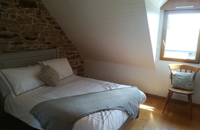 7 Cottages in 100 acres, heated pool. Near Pont Aven, Concarneau, beaches 15km