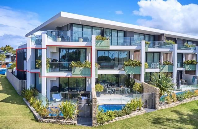 7/Fortyfive on Lawson - Absolute beachfront luxury apartment