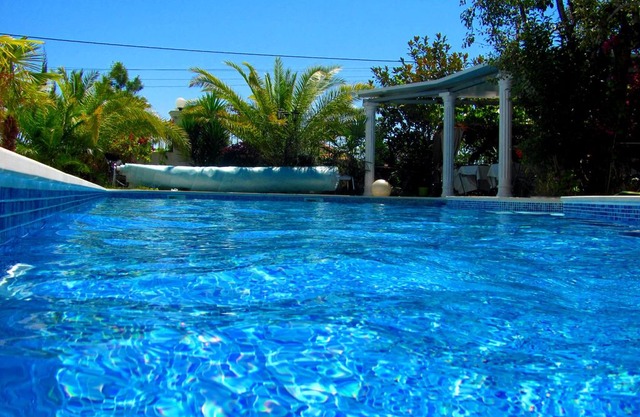 7 Rooms Luxury Residence (20-35 Guests)