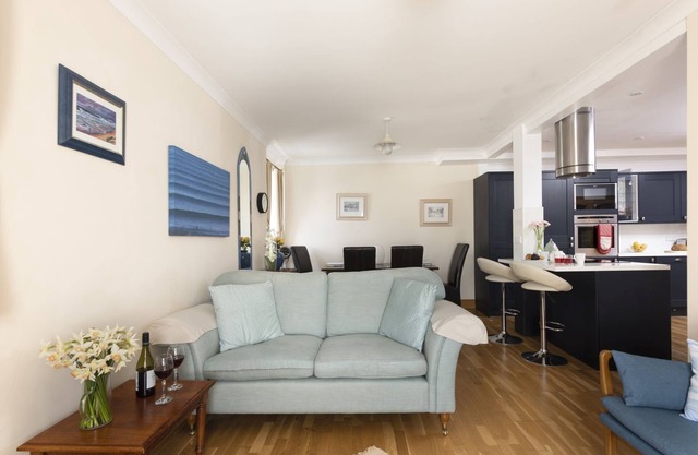 7 The Manor, Porthkidney Sands