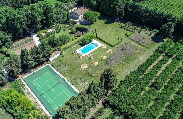 7 to 9BR/7BA House w Pool, Tennis, AC, 8 Acres -St Remy (Fully serviced option)