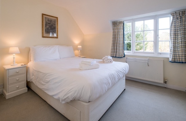 7 Whinlands - sleeps 10 guests in 5 bedrooms