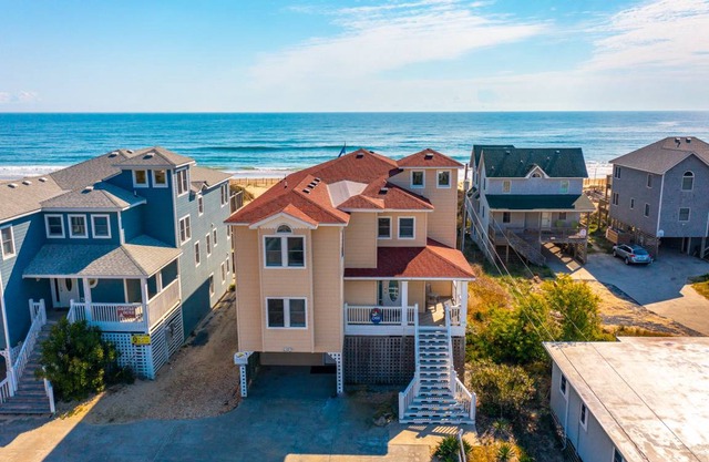 7005 OBX Attitude Oceanfront Pool & Hot Tub