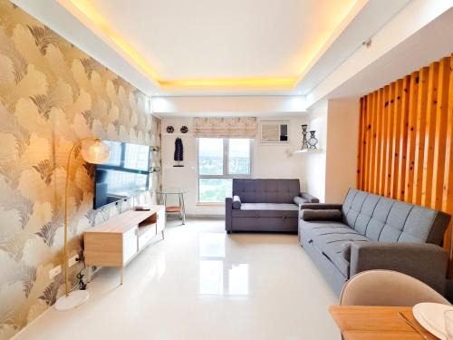 706T3 Avida Riala IT Park 2BR Unit 400Mbps 55 SmartTV