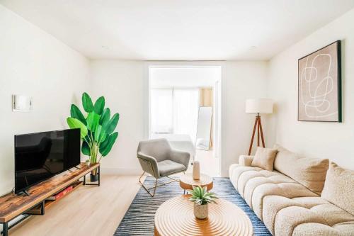 75-4C New Duplex 3BR W D Elevator Walk to C park