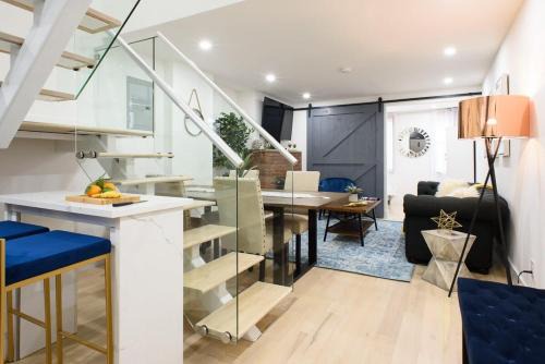 75-5A Luxury 3BR Duplex W D in unit Elevator