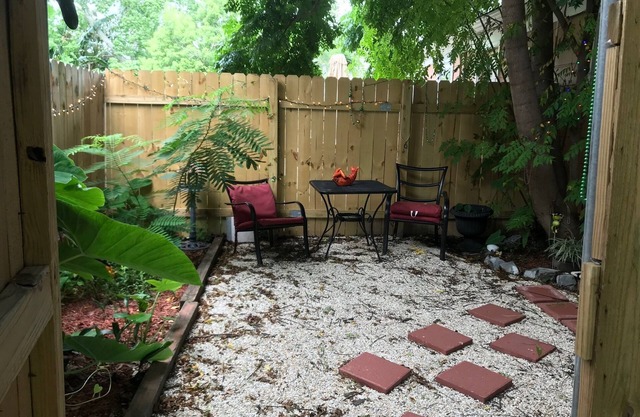 750 a month-furnished Kenner private 3 room studio, small yard, private, & safe!