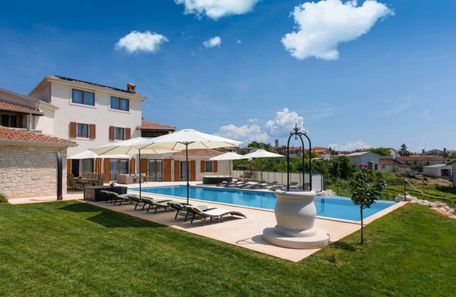 750 m² Villa ∙ 6 bedrooms ∙ 14 guests