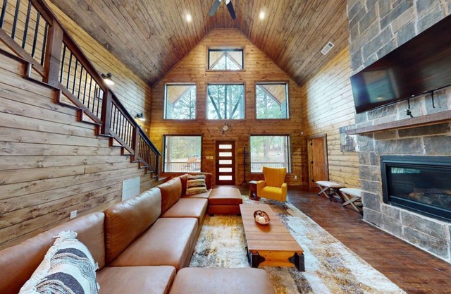 7BR 5BA, Pickleball, Basketball, Arcade, Hot Tub, Zipline, Slps 20+