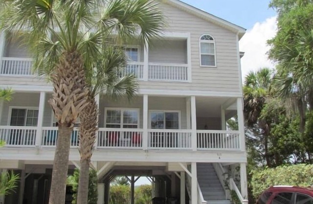 8 Bedroom/8 bath with Spectacular Marsh Views - BeachWalk