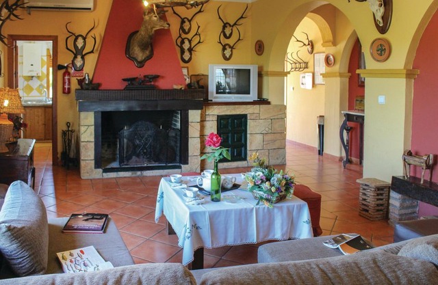 8 bedroom accommodation in Hornachuelos