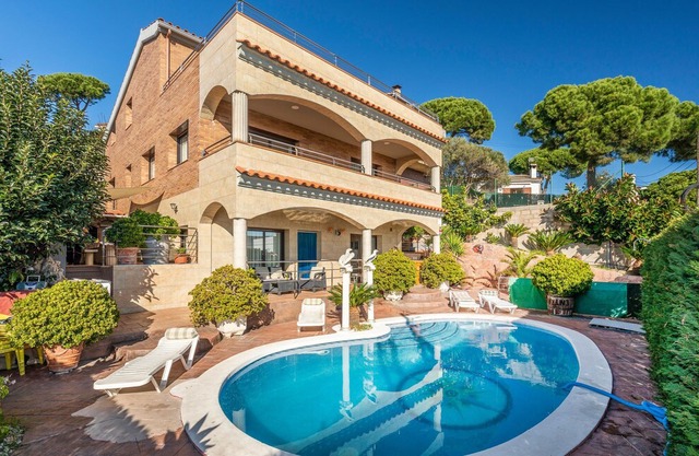 8 bedroom accommodation in Tordera