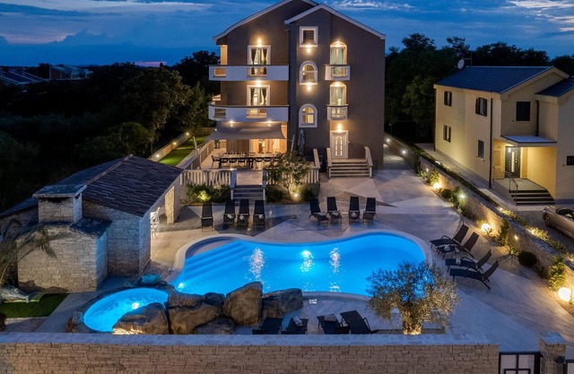 8 bedroom beautiful home in Zaton
