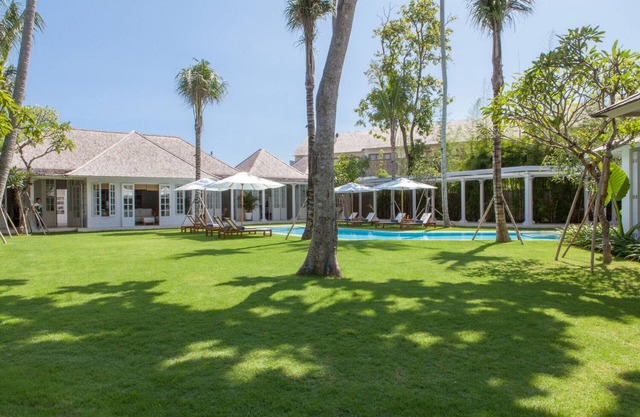 8 bedroom Carribean style villa on massive land
