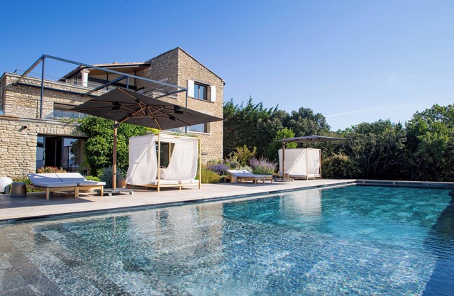 8-bedroom luxury villa with pool