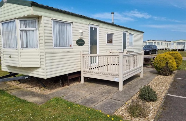 8 BERTH CARAVAN MV94