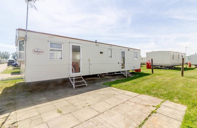 8 berth caravan at Martello Beach Holiday Park near Clacton-on-Sea ref 29113G