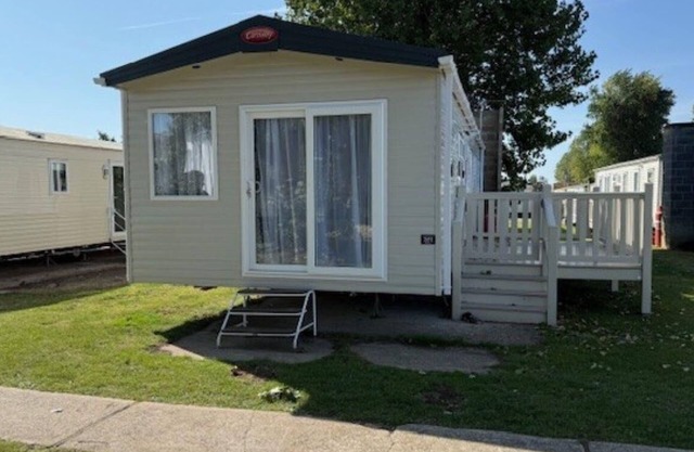 8 berth caravan for hire near Clacton-on-Sea in Essex ref 26281E
