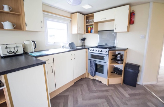 8 berth caravan at Highfield Grange in Essex ref 26340E