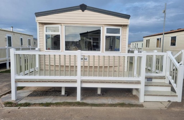 8 BERTH DELUXE CARAVAN PG31