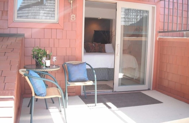#8 Hotel Room - small & private - w/peek lake views, access to dock & beach
